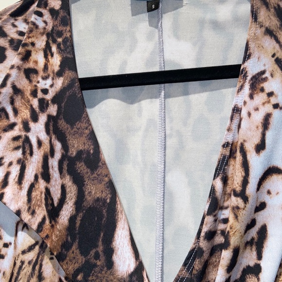 Leopard Carry Maternity Meghan wrap dress - Picture 3 of 4